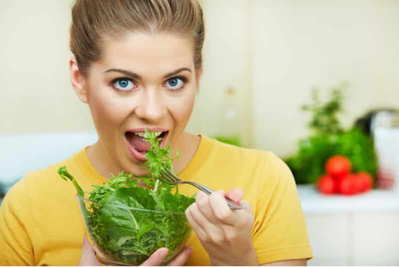 Ăn rau sống: 2 mặt lợi hại song hành - Dùng sao cho đúng cách để hấp thụ lợi ích tối đa?