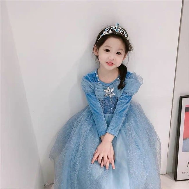 Bé gái hóa thân thành công chúa Elsa xinh đẹp, trong trẻo làm "đóng băng" trái tim nhiều người